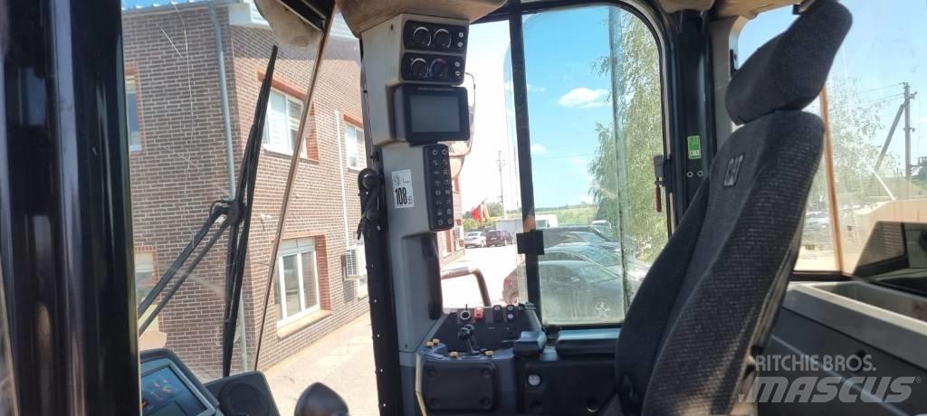 CAT 972 M Колесни товарачи