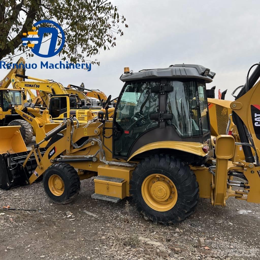 CAT 420F Товарач със заден ексватор