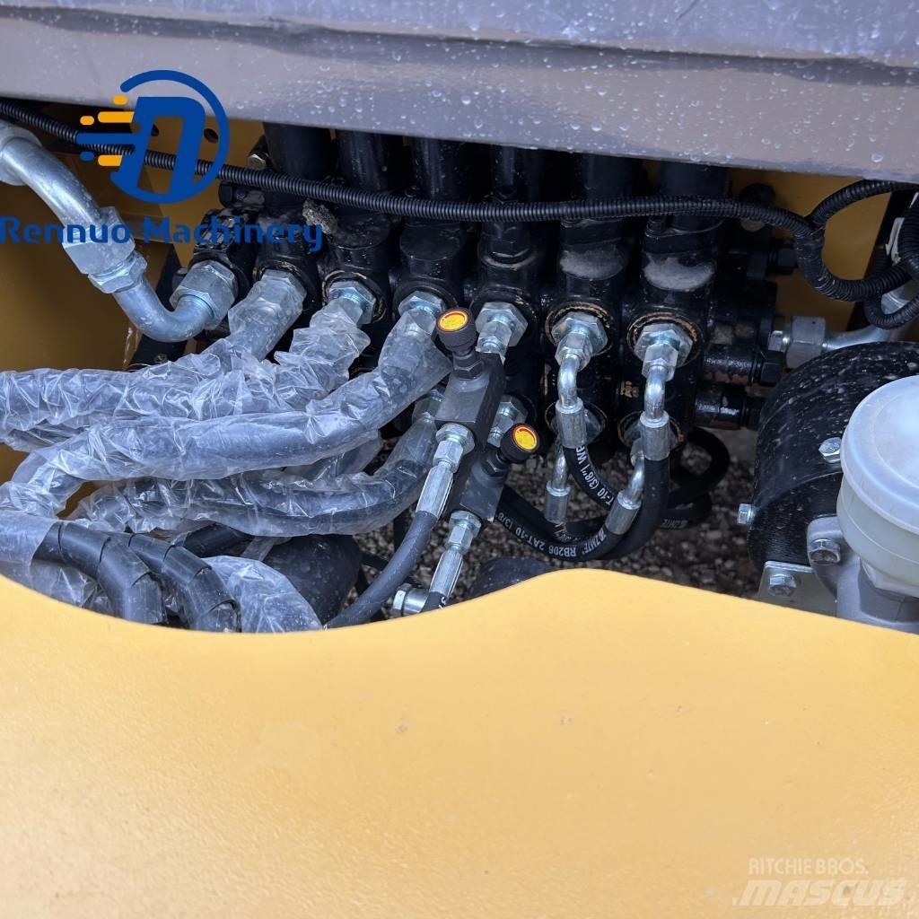 CAT 420F Товарач със заден ексватор