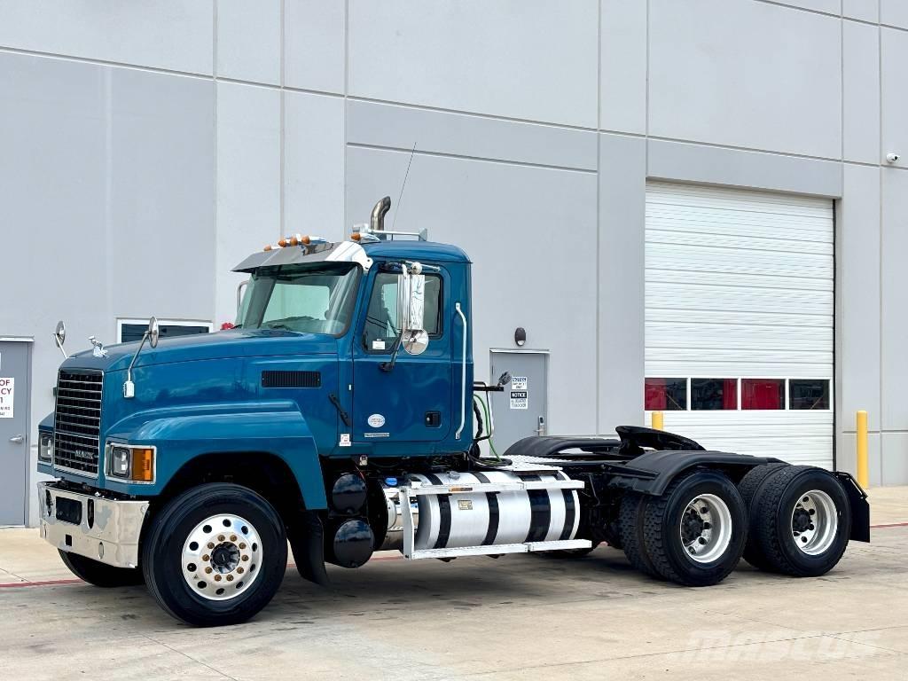 Mack Pinnacle Влекачи