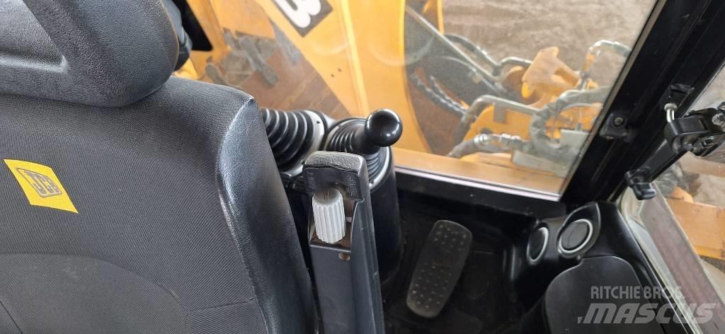 JCB 3 CX Товарач със заден ексватор