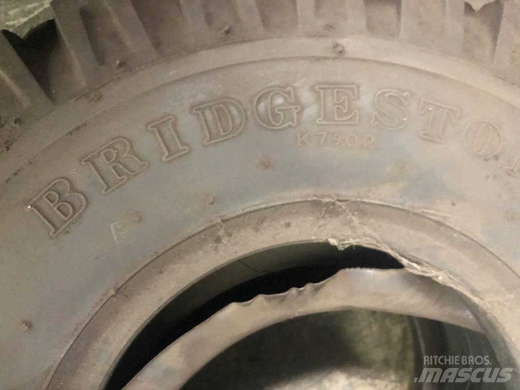 Bridgestone 21x8-9 Гуми
