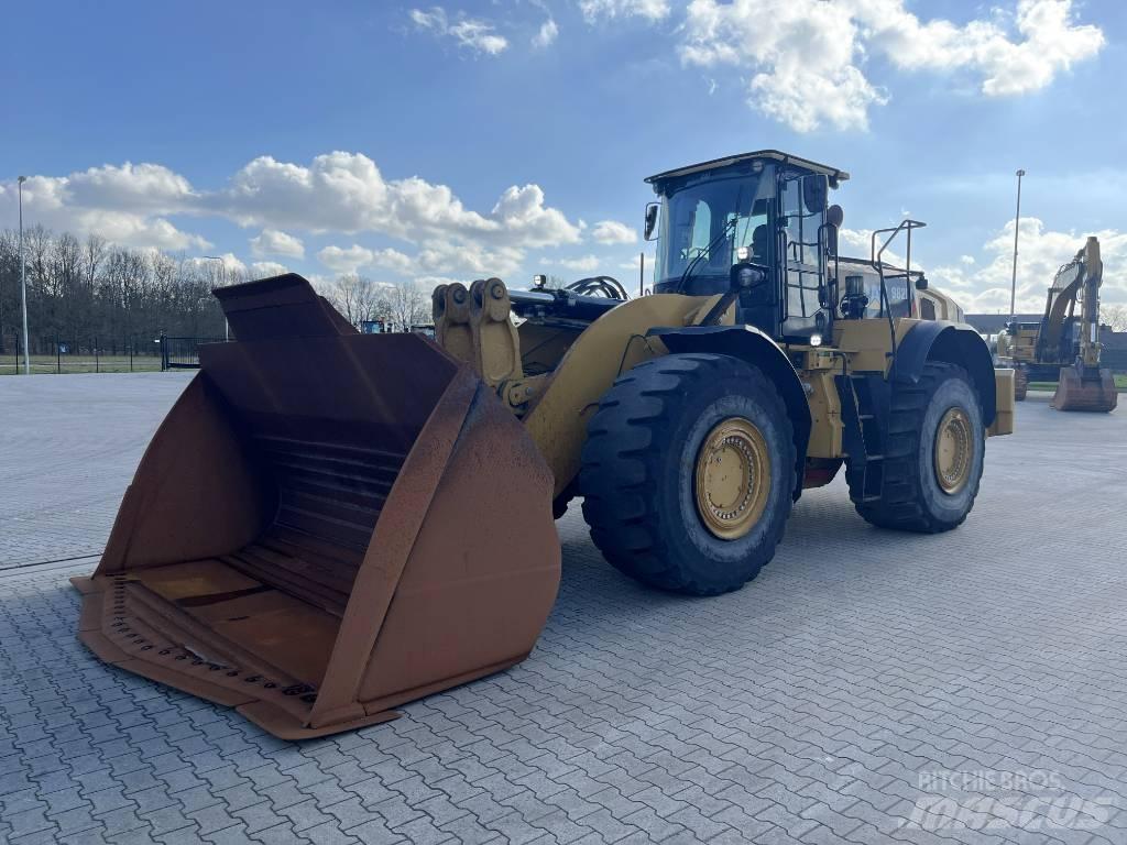 CAT 982M Колесни товарачи