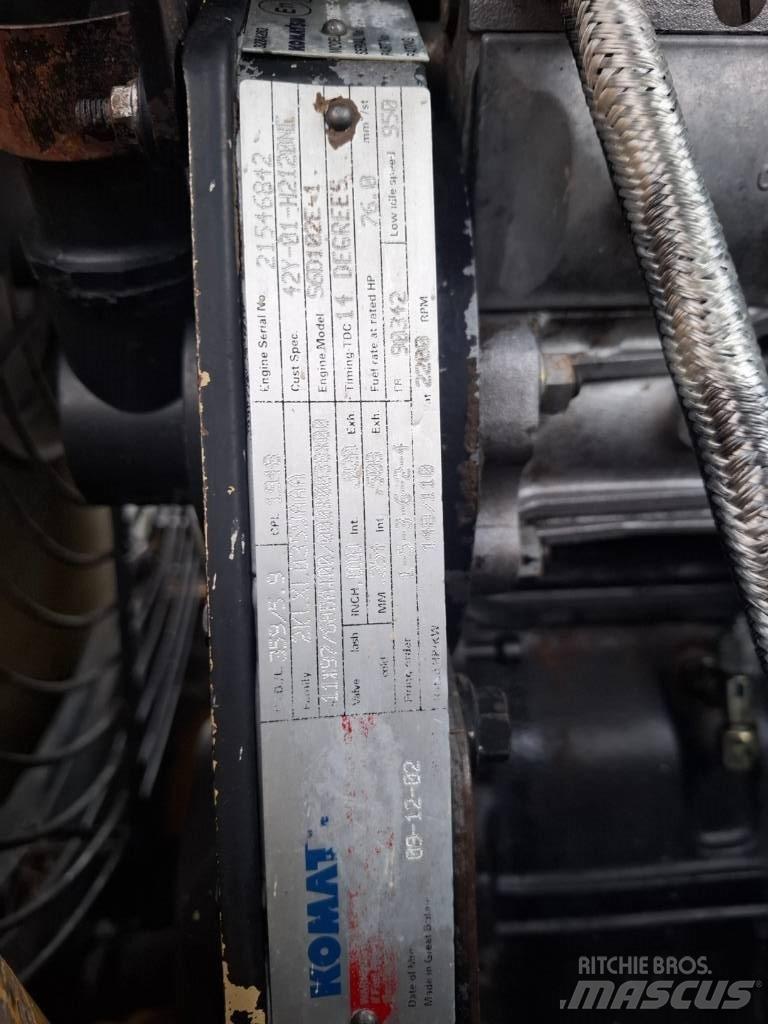 Komatsu WA 270-3 Колесни товарачи