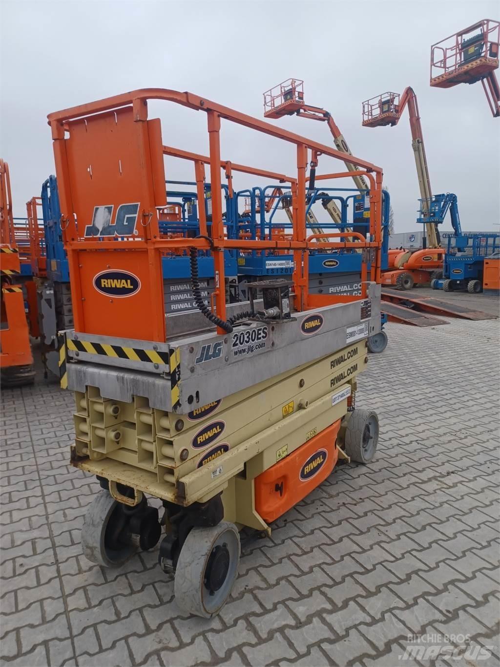 JLG 2030ES Ножични работни платформи