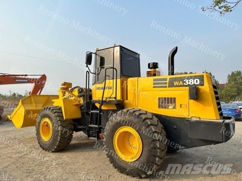 Komatsu WA380 Колесни товарачи