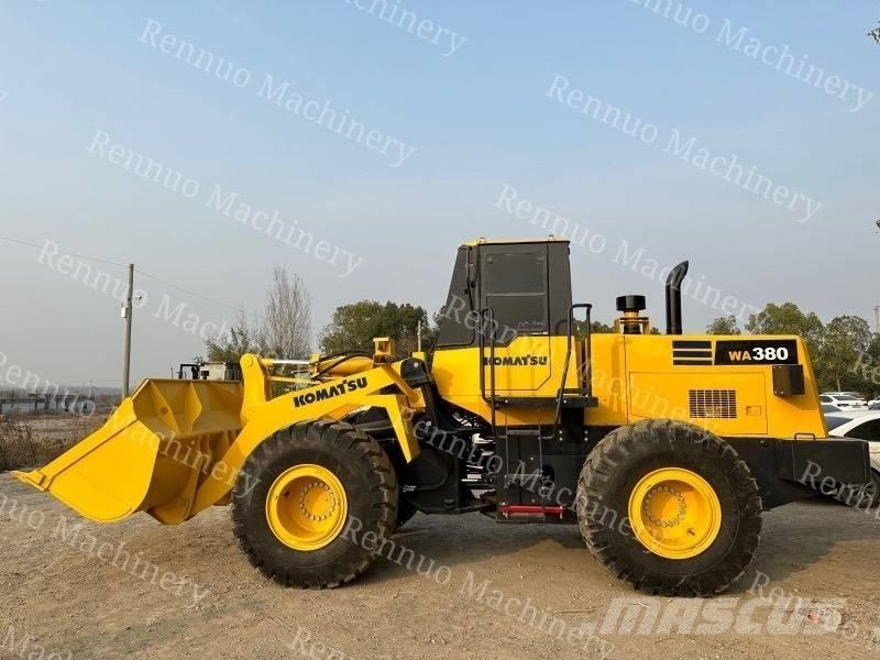 Komatsu WA380 Колесни товарачи