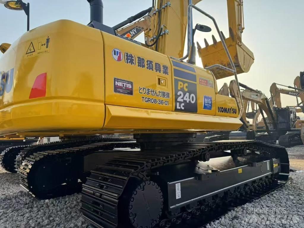 Komatsu 240-8N1 Верижен екскаватор