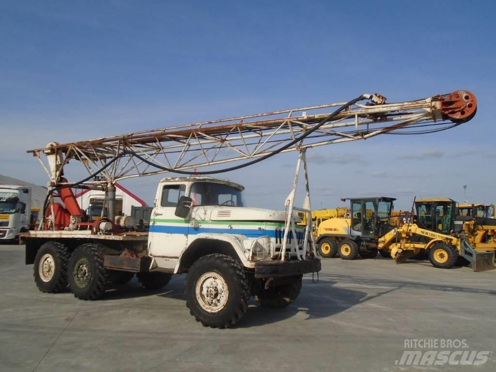 ZIL 6×6 Камиони с подвижни сондажни кули