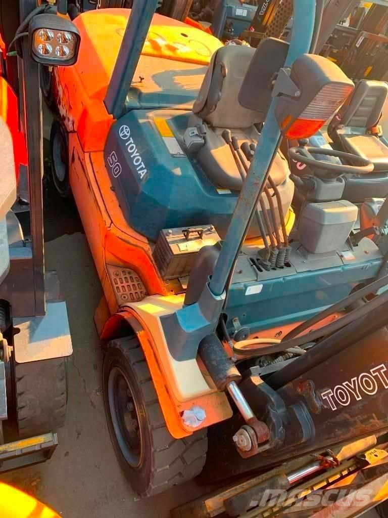 Toyota 7 FDA 50 Дизелови камиони