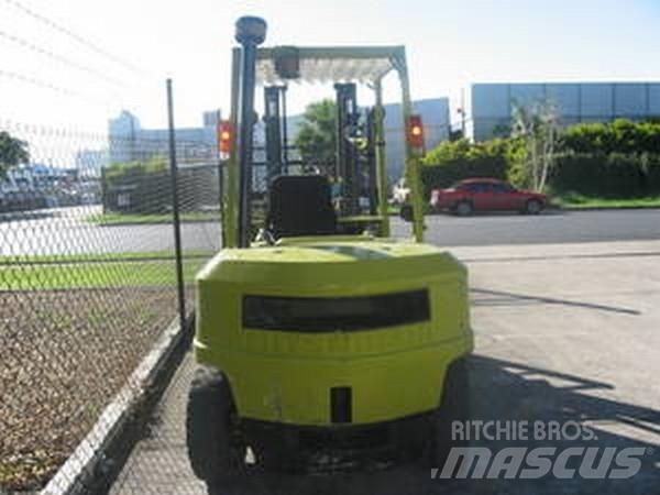 Mitsubishi FD45 Вилични кари-повдигачи - други