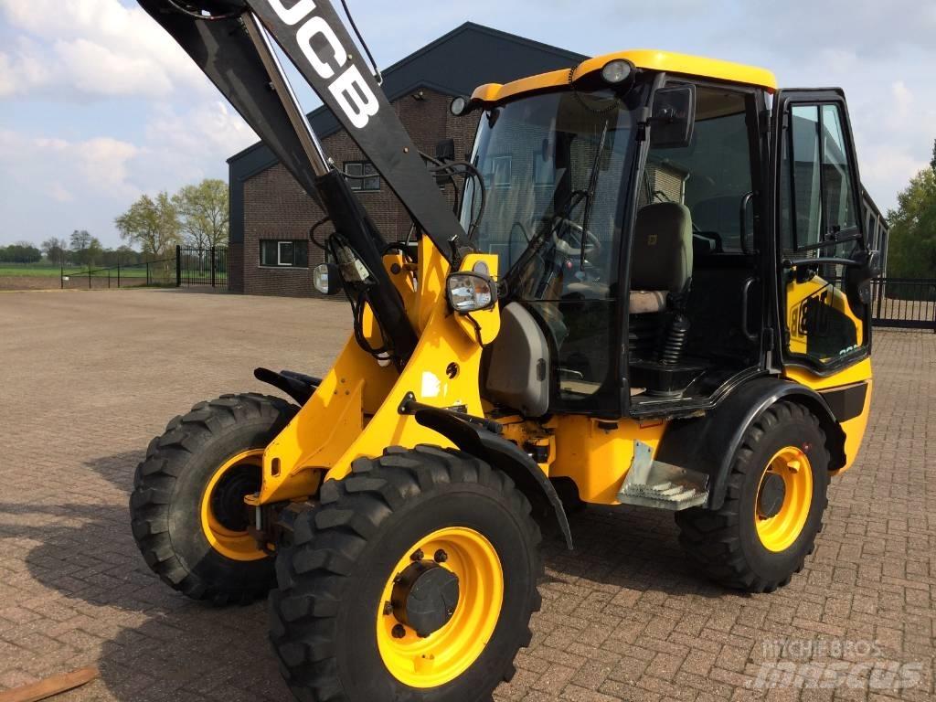 JCB 406 Колесни товарачи