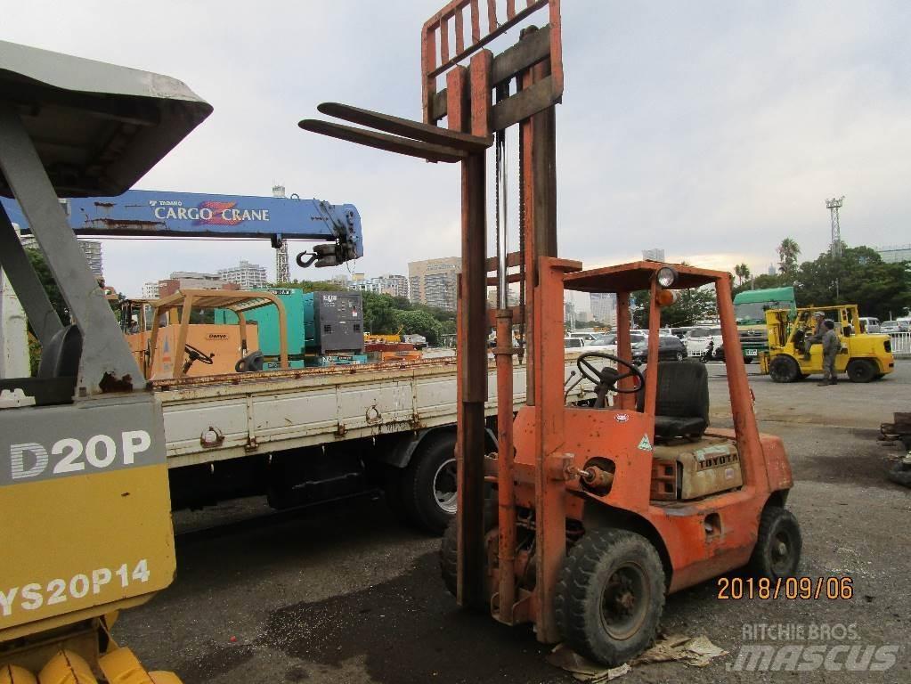 Toyota 2FD25 Вилични кари-повдигачи - други
