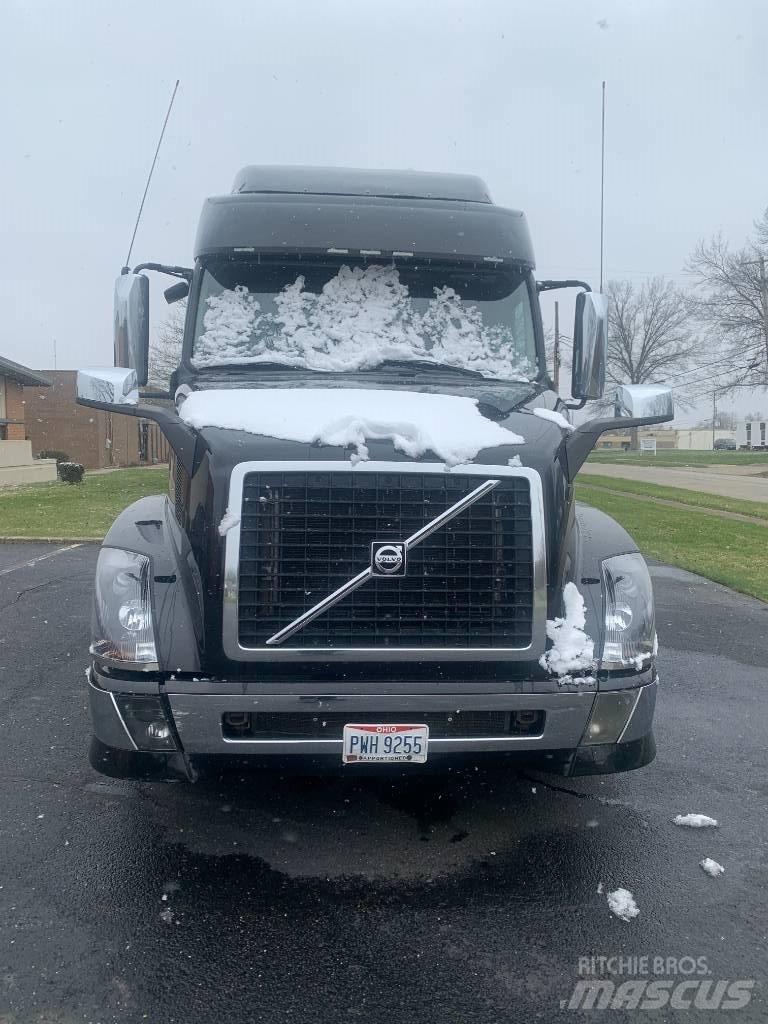 Volvo VNL730 Влекачи