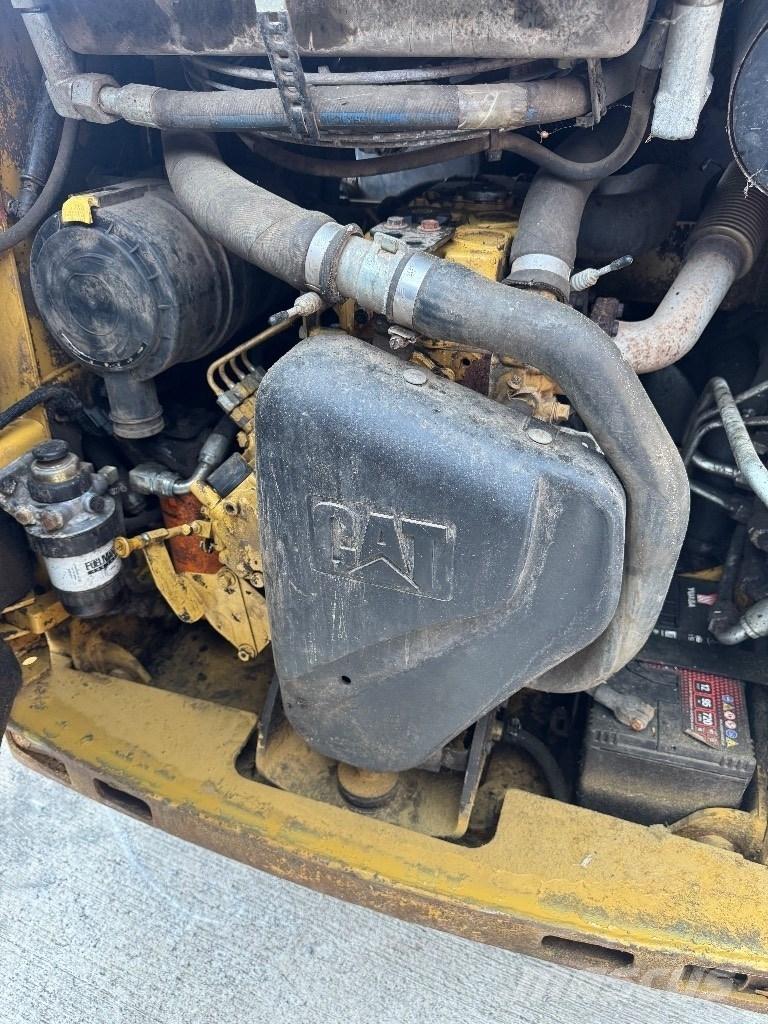 CAT 216 B 3 Мини товарачи
