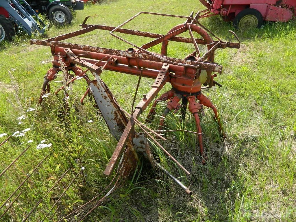 Kuhn 3.2 Гребла и сенообръщачки