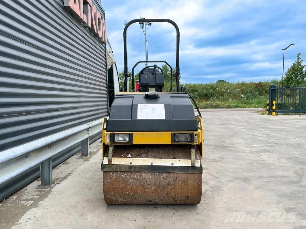 Dynapac CC102 Двойни барабанни ролки
