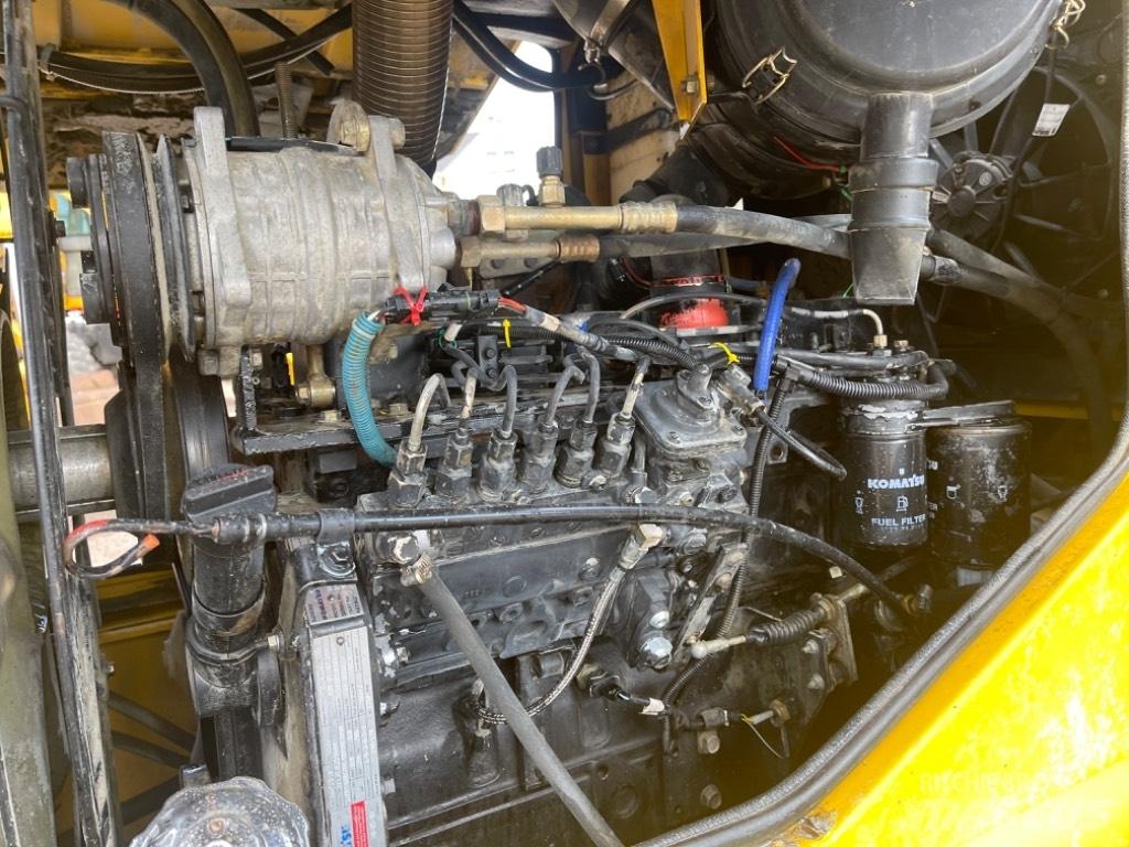 Komatsu WA 270-3 Колесни товарачи