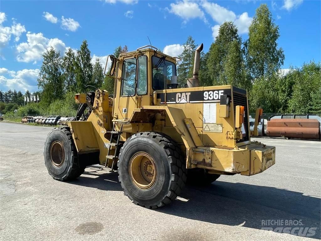 CAT 936F Колесни товарачи