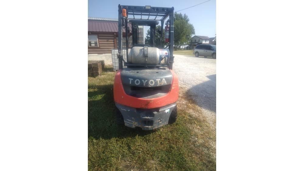 Toyota 8fu25 Вилични кари-повдигачи - други