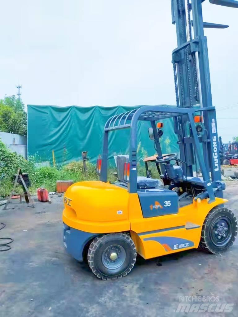 LiuGong CPC 35 Дизелови камиони
