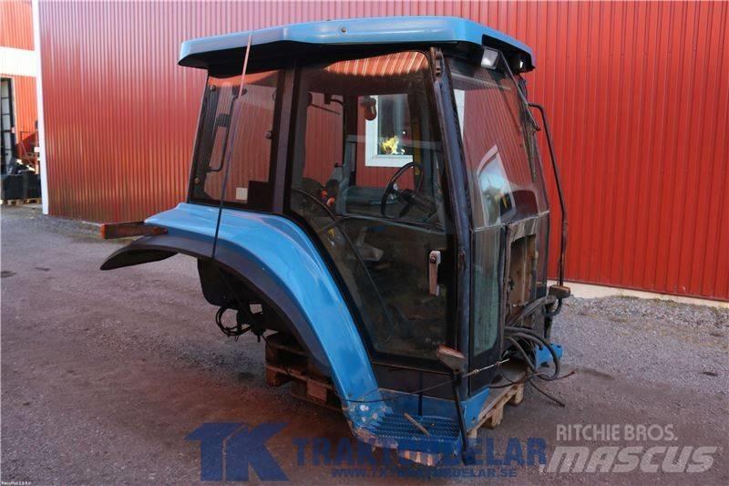New Holland 8870 Кабина