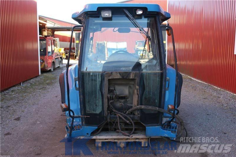 New Holland 8870 Кабина