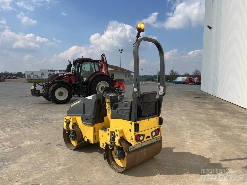 Bomag BW 100 AD M-5 Двойни барабанни ролки
