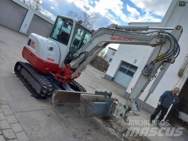 Takeuchi TB 240 DPF Мини екскаватори < 7 т