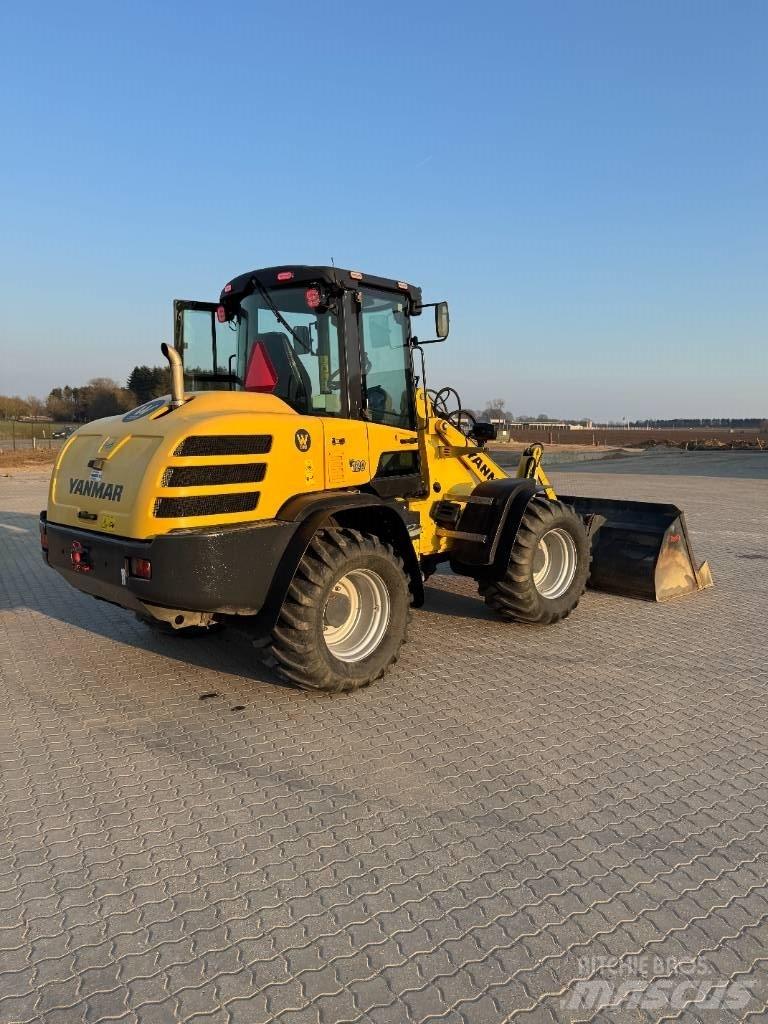 Yanmar V 120 Колесни товарачи
