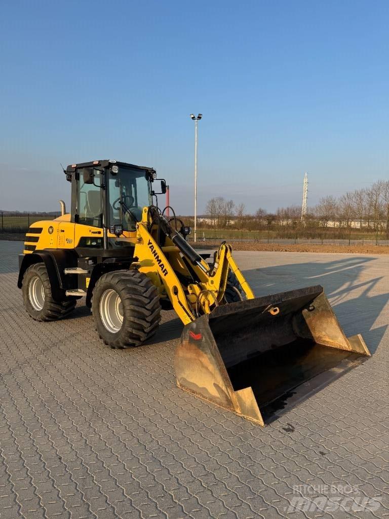 Yanmar V 120 Колесни товарачи