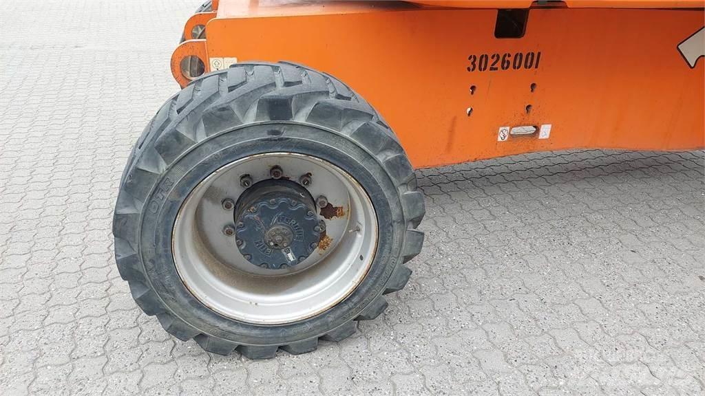 JLG E800AJ Съчленени стрелови подемници
