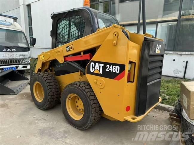 CAT 246 D Мини товарачи
