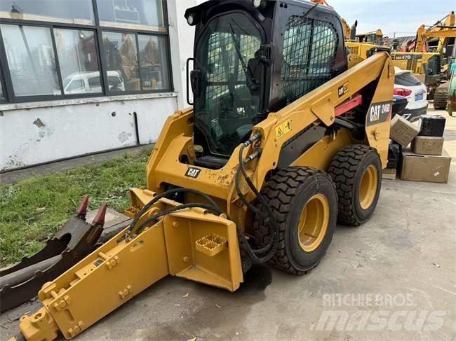 CAT 246 D Мини товарачи
