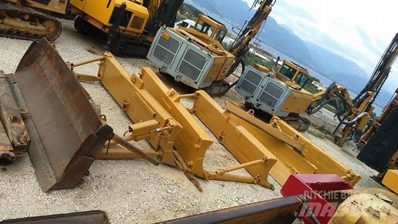 CAT D7E, D7F, D7G Остриета
