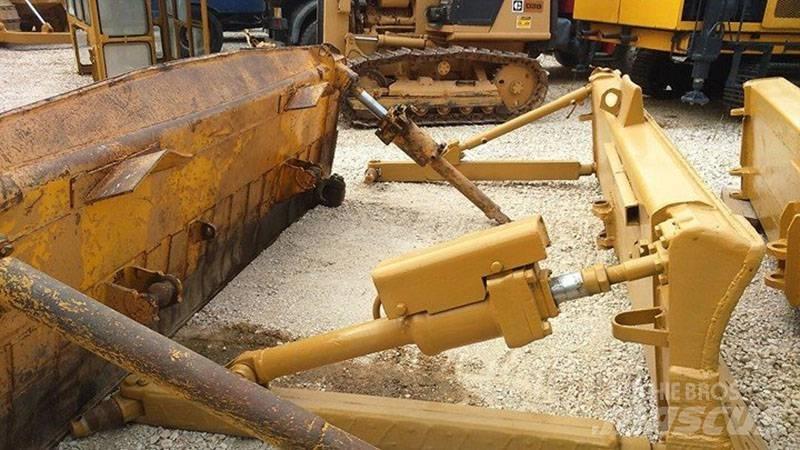 CAT D7E, D7F, D7G Остриета