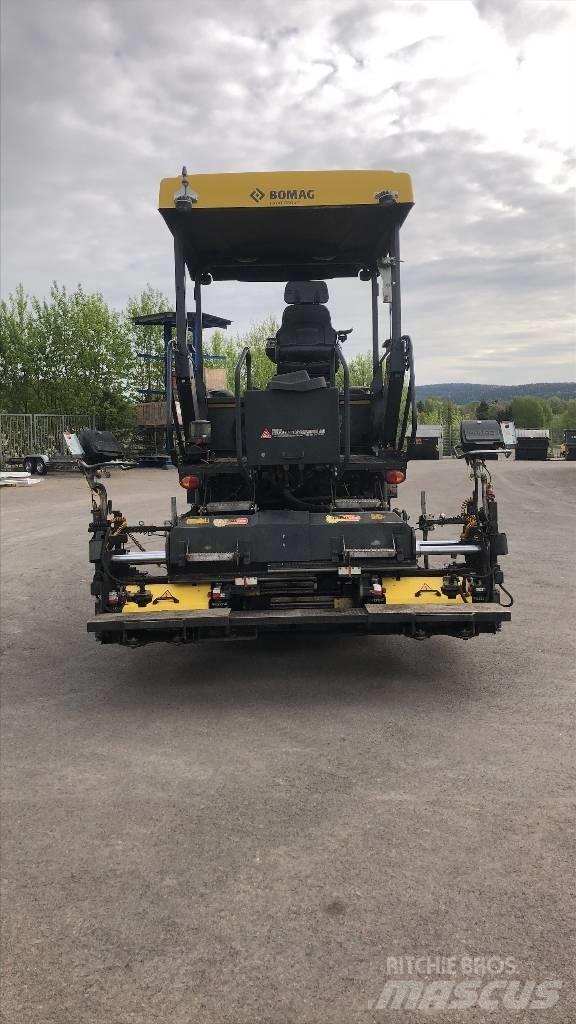Bomag BF 300 P-2 Машини за асфалт