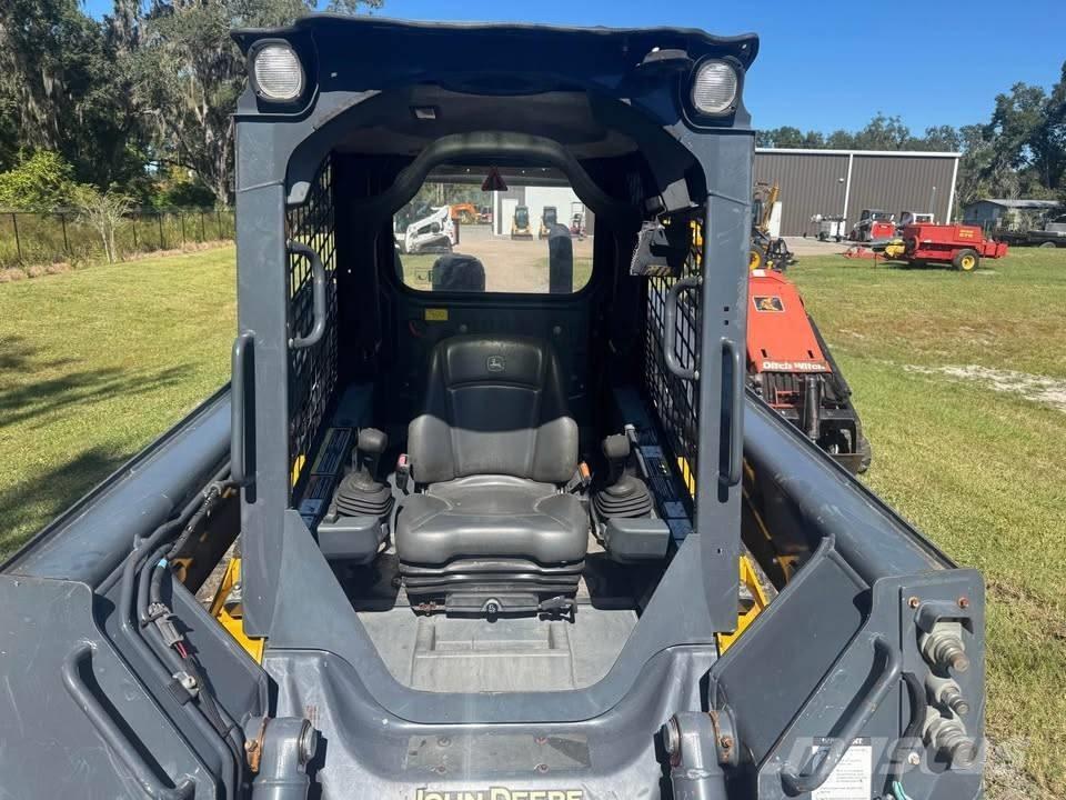 John Deere 325 Мини товарачи
