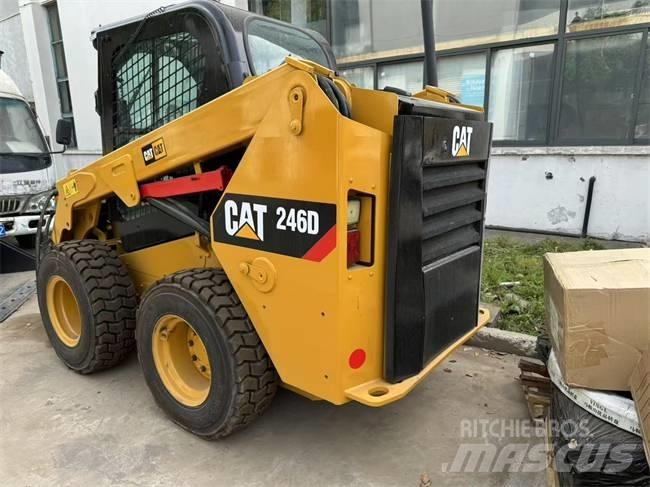 CAT 246 D Мини товарачи
