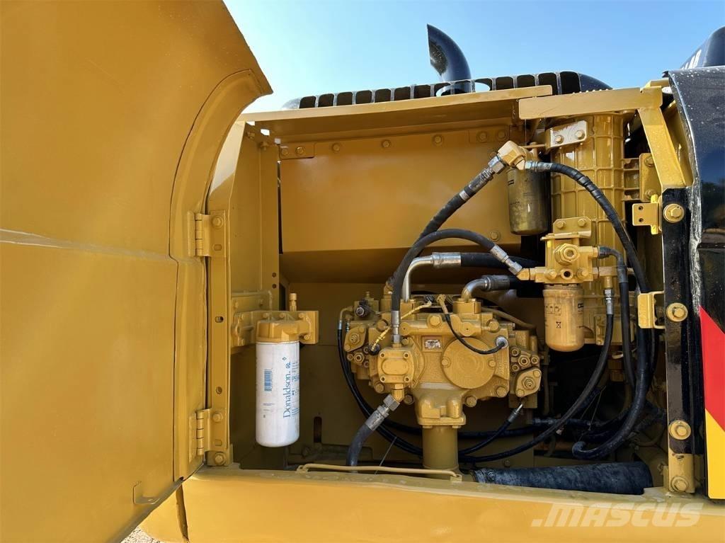 CAT 320 D Верижен екскаватор