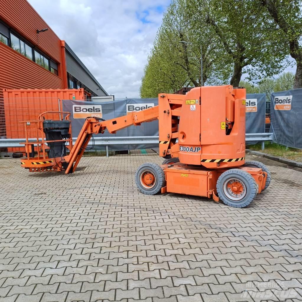 JLG E300AJP Съчленени стрелови подемници