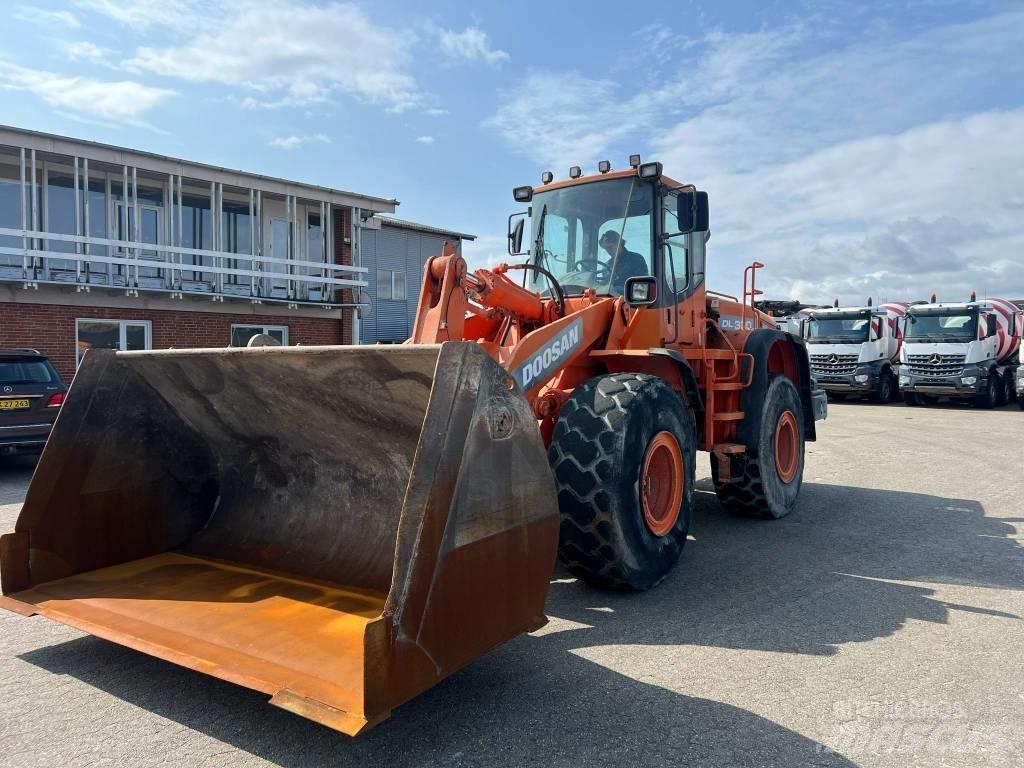 Doosan dl 300 Колесни товарачи
