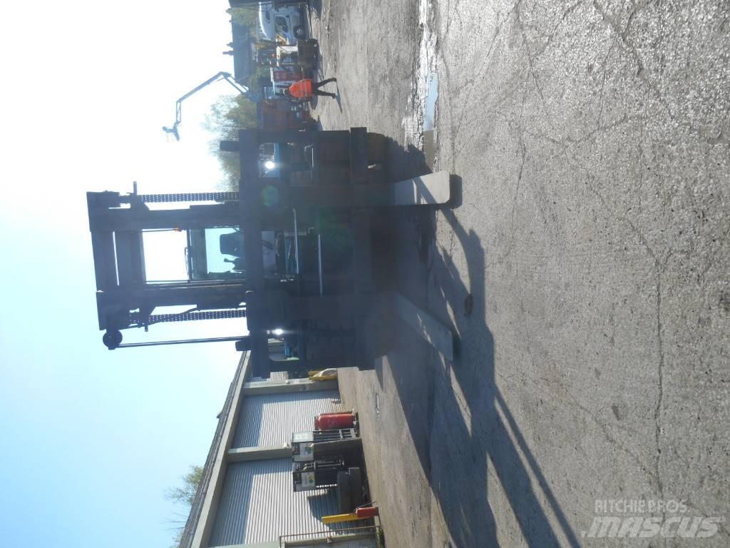 SMV 33-1200C Дизелови камиони