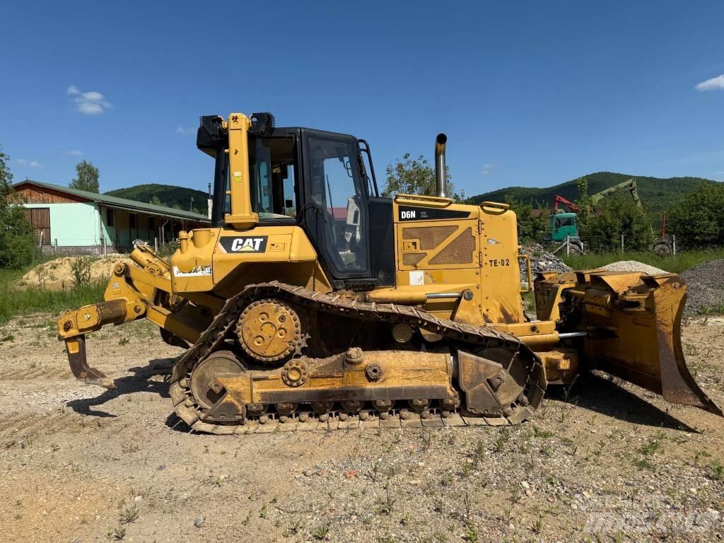 CAT D6N XL Верижни булдозери
