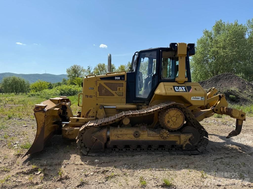 CAT D6N XL Верижни булдозери
