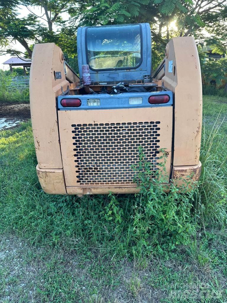 CASE SR 250 Мини товарачи

