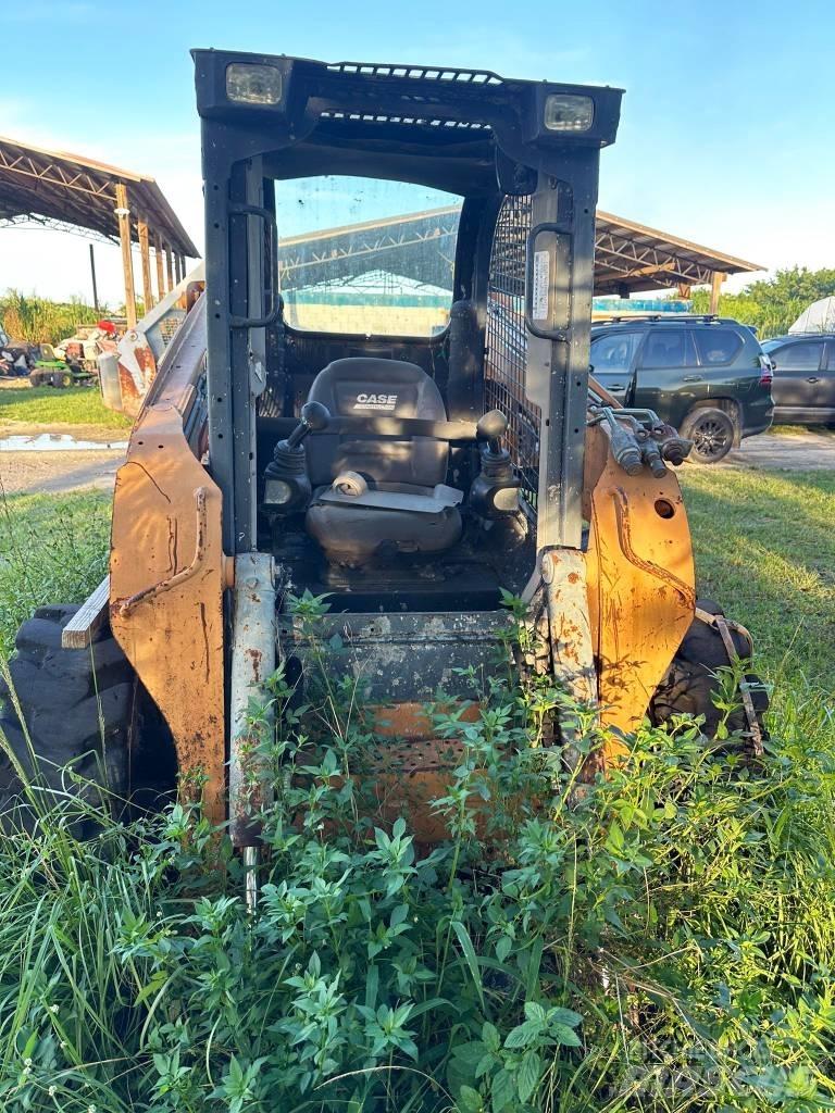 CASE SR 250 Мини товарачи
