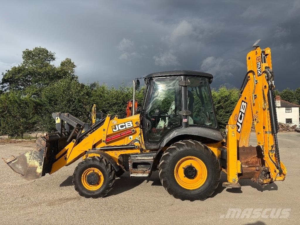 JCB 3CX Товарач със заден ексватор