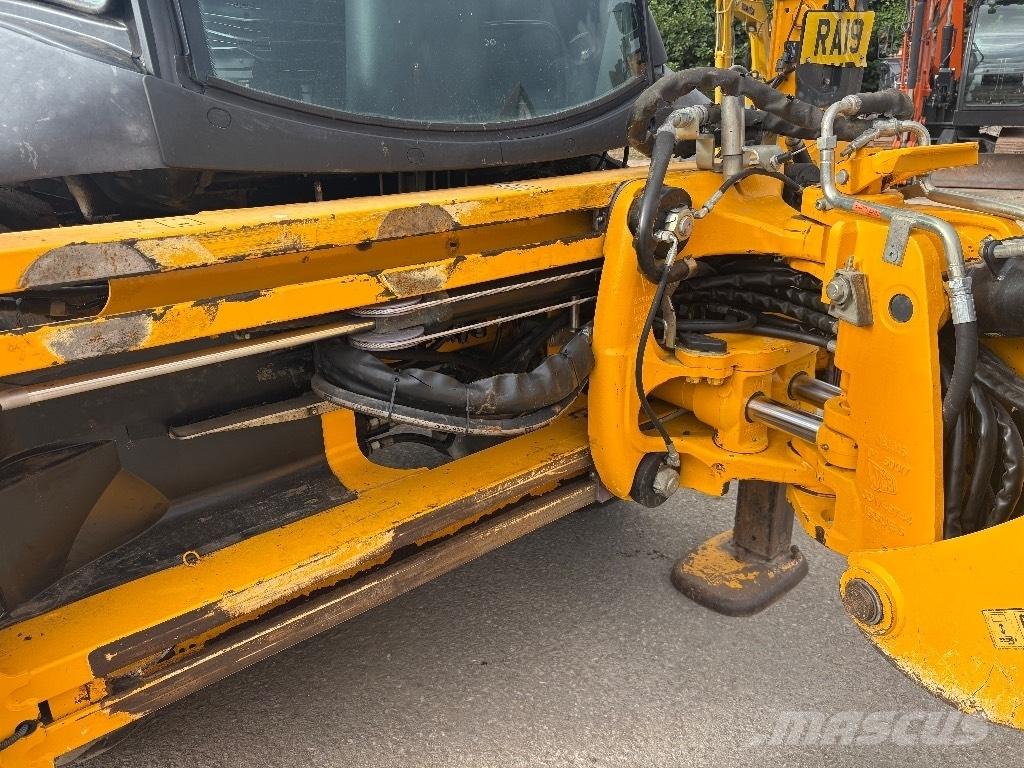 JCB 3CX Товарач със заден ексватор