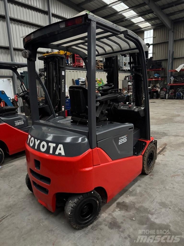 Toyota traiogo 25 Електрически вилични кари-повдигачи